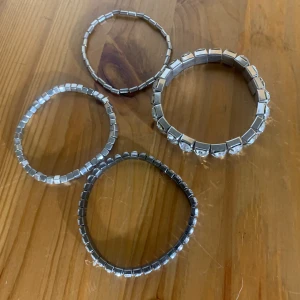Fyra fina armband - Säljer dessa fyra armband💗det går att köpa i styckvis!