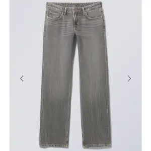 Low waist jeans från weekday i modellen ”arrow”! Jättefina, inga defekter! Nypris: 590kr! 