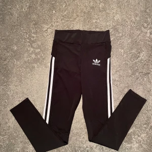 Adidas gymbyxa storlek S - Adidas gymbyxa storlek S