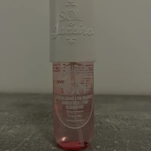 Parfym  - Säljer en nästan oanvänd Sol de Janeiro parfym. Lukten passade inte mig, hoppas den kan glädja någon annan.