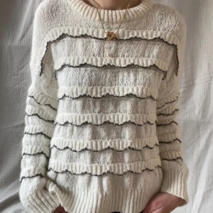 Jättefin stickad tröja❤️ - Superfin tröja i ny skick som inte kommer till andvändning och säljs därför! Tveka inte vid frågor 😇❤️❤️