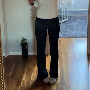 Lågmidjade kostymbyxor  - Säljer mina kostymbyxor från bik bok för dom är blivit för små annars är dom i jätte bra skick! 