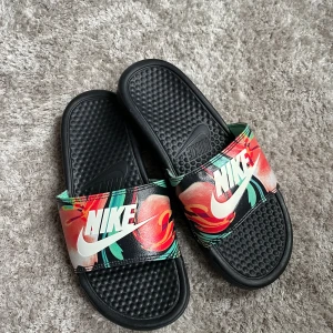 Nike tofflor - Bra skick!