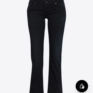 Ltb jeans - Säljer dessa skit snygga och slutsålda ltb jeans! De är köpta på aboutyou men säljer då de är för stora för mig tyvärr!❤️❤️de är i den populära modellen valerie