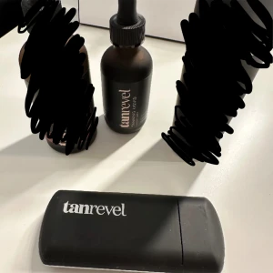 Tan revel maskin + 1 färg - Maskinen är testad 1-2 gånger men jag har efter det inte använt den något därmef säljer jag den!  Dropsen är oöppnad och i färgen ”luxury dark” ❤️