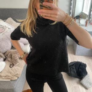 Stickad trekvartsärmad polokrage - Så fin trekvartsärmad stickad!😍 L sitter som S