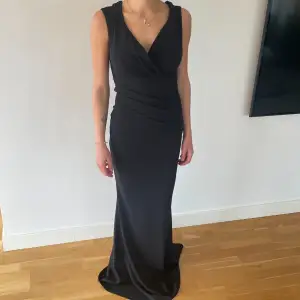Svart lång klänning 