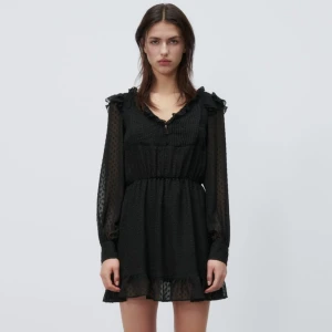 Zara klänning - Jättefin klänning från zara som inte kommer till användning. Den är liten i storlek💓