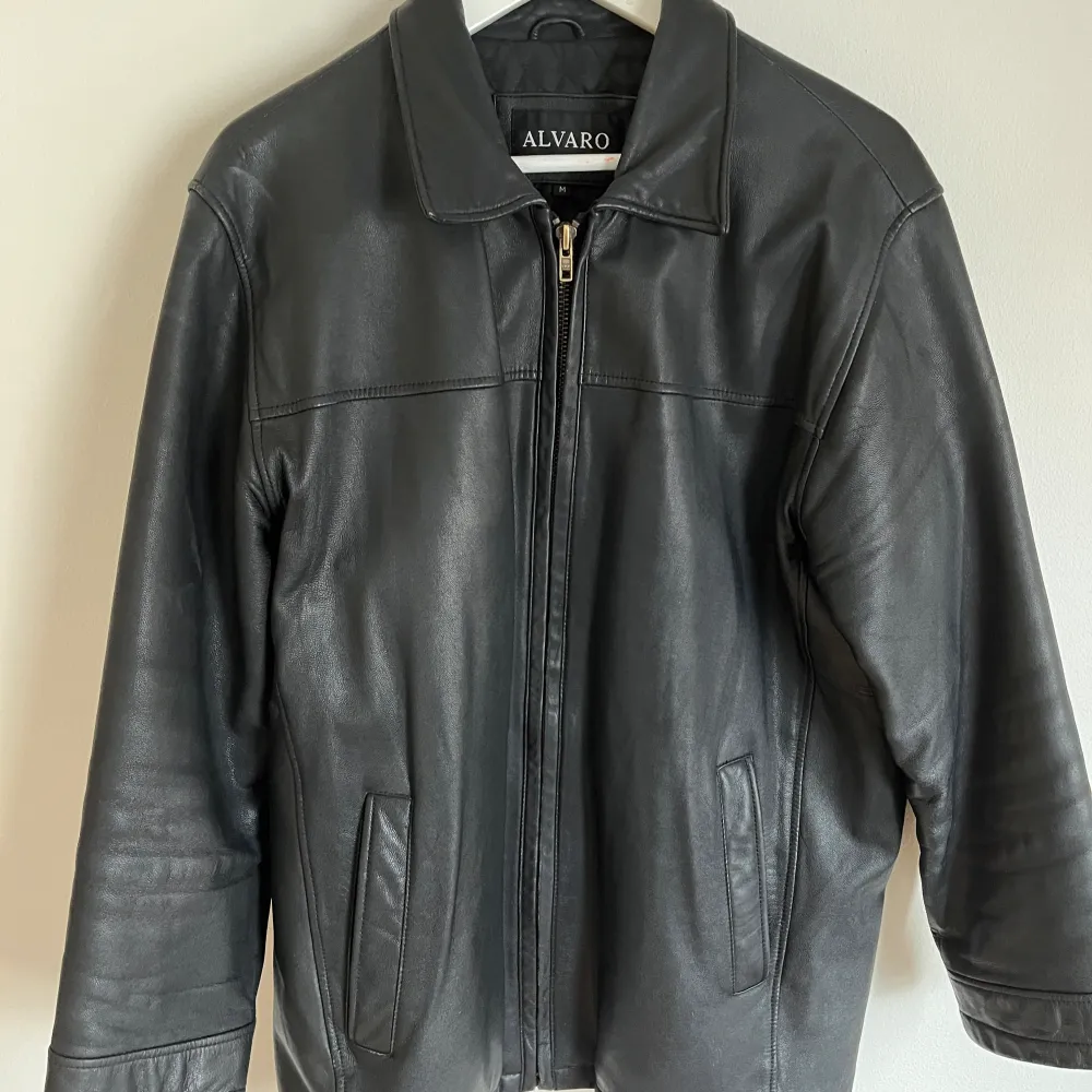 100% goat nappa leather jacket. Super soft leather with lining and 3 inside pockets. Great condition . Jackor.