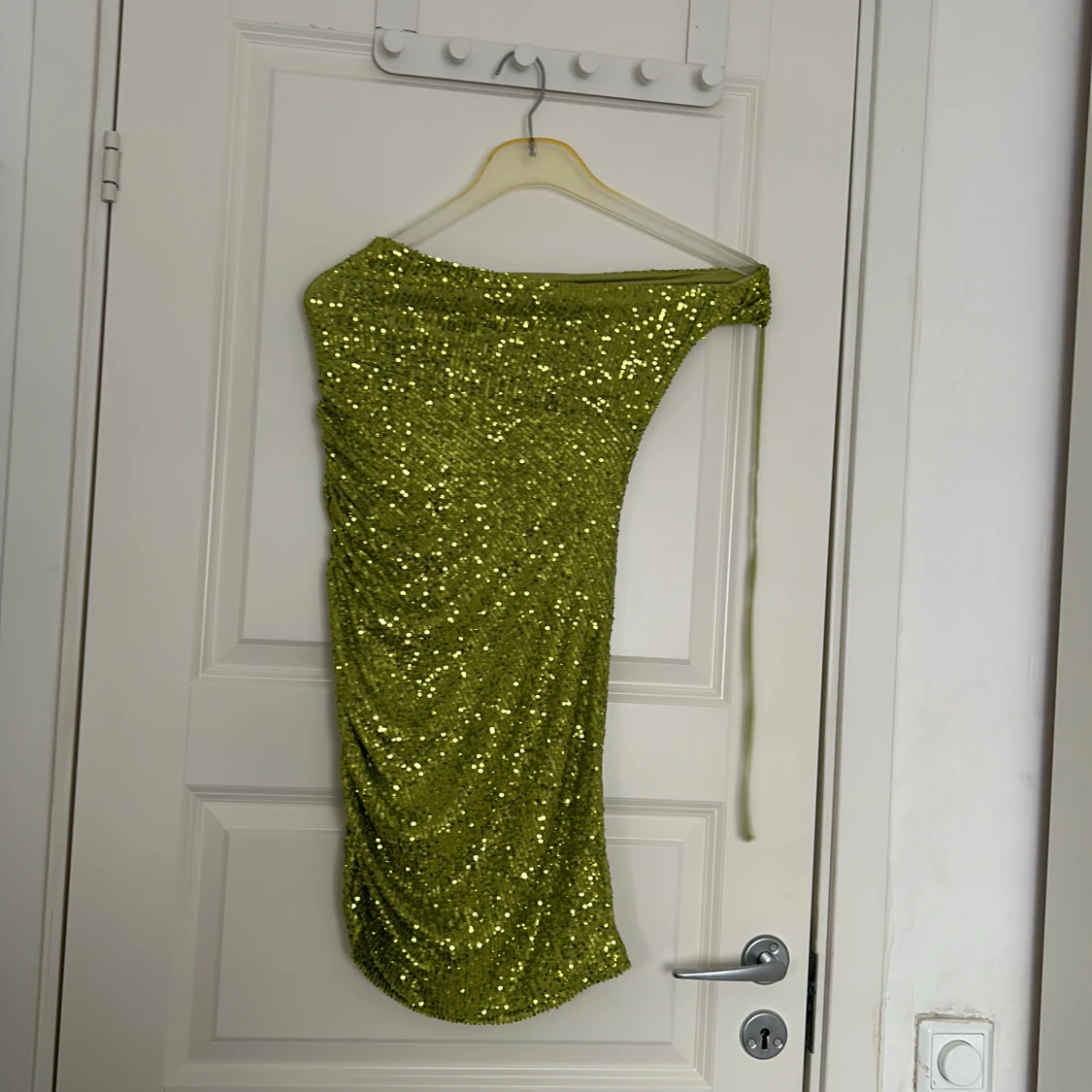Kort grön festklänning  - 90