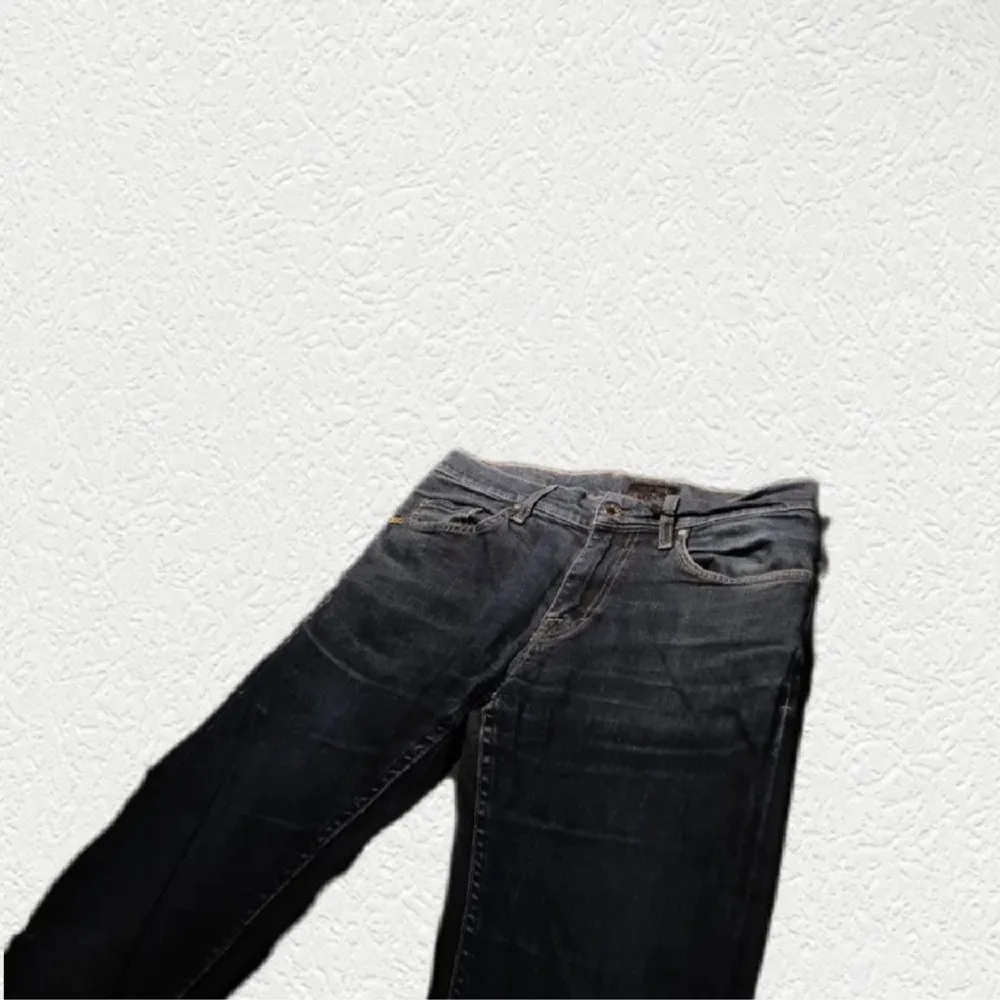 Tja, säljer nu dessa tiger of Sweden jeans i storlek 29/32 i fint skick. Dem kostar ca 1500kr nya. Skriv vid fler funderingar! Mvh. Jeans & Byxor.