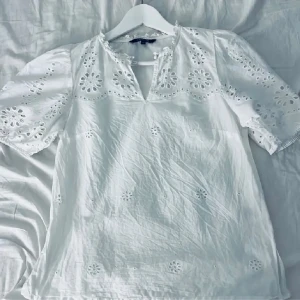 Blus  - Super fin trendig sommar blus