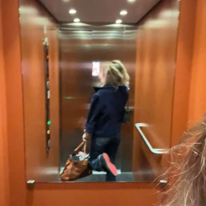 Skor - Funderar på att sälja mina Louboutin skor🤩🤩väl använda men fortfarande fina!!💕💕kan tänka mig gå ner i pris 🥰