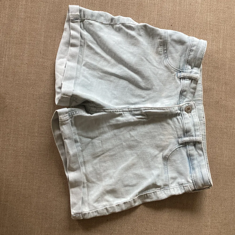 Ljusblå (korta) shorts från denim i storlek 158!!!🩵🌸. Shorts.