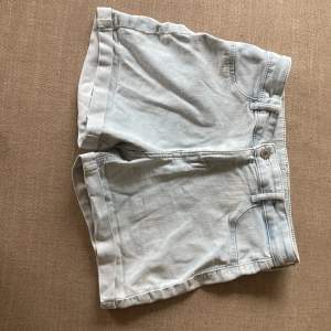 Ljusblå (korta) shorts från denim i storlek 158!!!🩵🌸