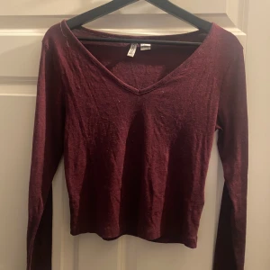 Vinröd topp - Jätte snygg vinröd topp