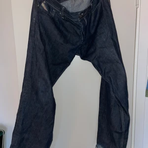 Diesel jeans - Snygga baggy jeans i mörkblå färg🙏 sitter löst och bra skick och kvalitet. Meddela vid funderingar 