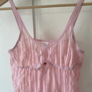neglige linne tunika nattlinne - neglige linne tunika nattlinne?? vet ej vad jag ska kalla det men ett otroligt fint plagg<3