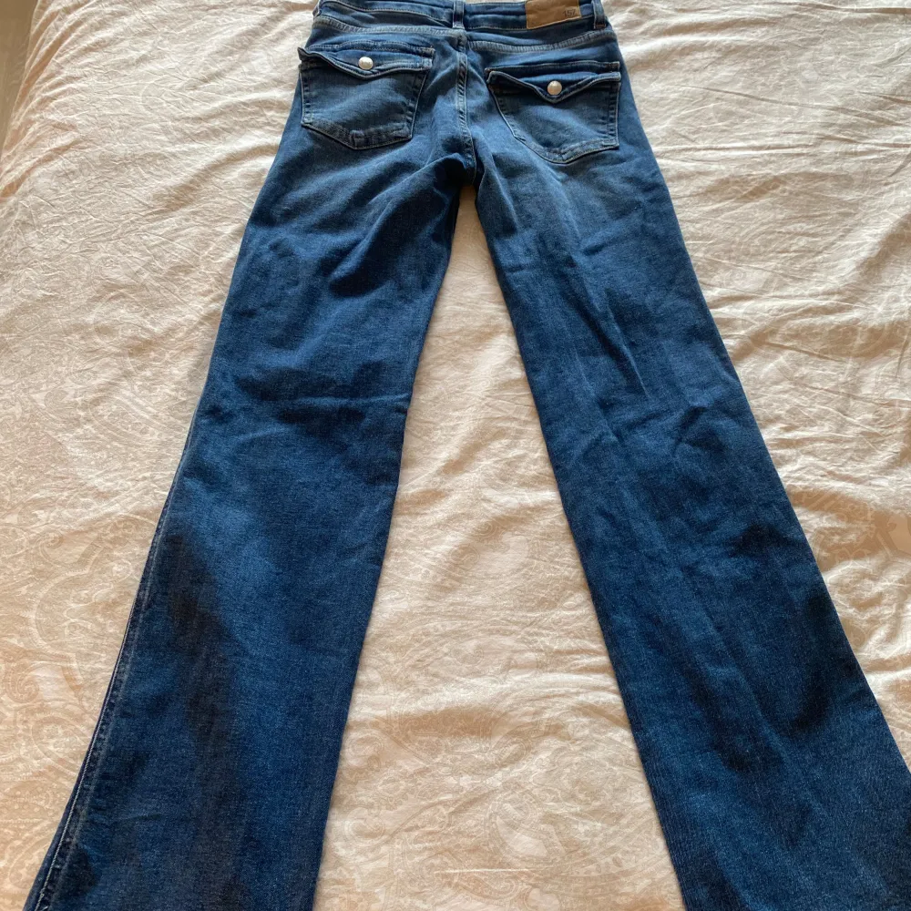 Blå lågmidjade jeans från Lager 157, använt en gång.  Storlek S, Full Length.💕 Säljer då de inte kommer till användning. . Jeans & Byxor.