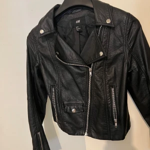 Skinn jacka  - Oanvänd 