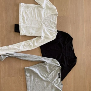 v-ringade tröjor  - 3-pack från even odd. 80kr för alla eller 30kr styck.