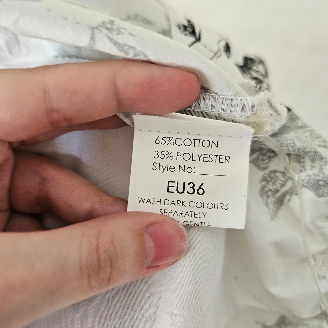 Vit och svart blommig klänning - 91