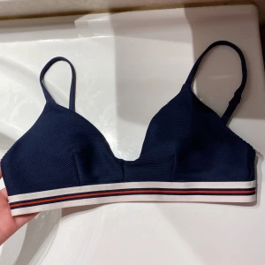 Bikiniöverdel  - Bikiniöverdel i bra skick, exklusive frakt :)