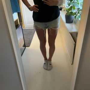Zara Jeansshorts  - Nya lågmidjade Zara Shorts 