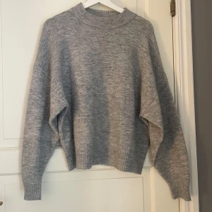 Stickad tröja hm - Passar mig som har S i vanliga fall