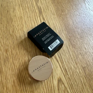 Anastasia brow Freeze - Helt ny, beställde av misstag 2 st så säljer jag den. 