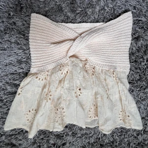 Tubtopp - Verkligen värdens finaste sommar tubtopp! Passar alla från S-M, aldrig använd därför inga skador på plagget. Pris går alltid att diskuteras!❤️