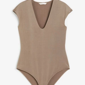 Body - En jätte fin ljus brun body( aldrig använd)