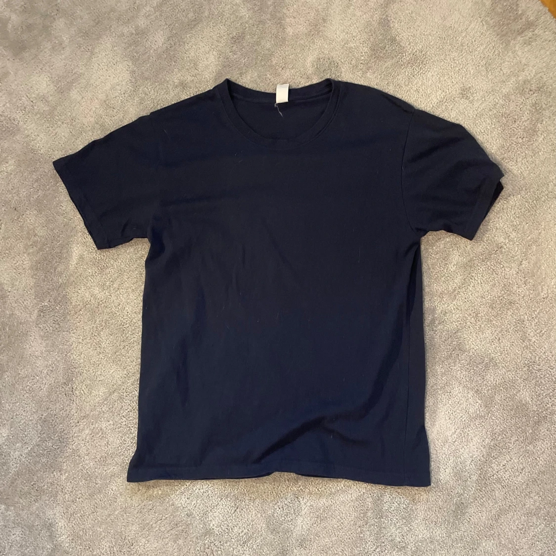 Marinblå t-shirt - 90