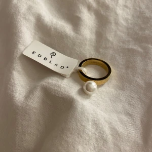 Edblad ring  - Säljer denna ring från edblad som ej finns på hemsidan. Köpte ringen då den var flr liten och det gick ej att retunera❤️