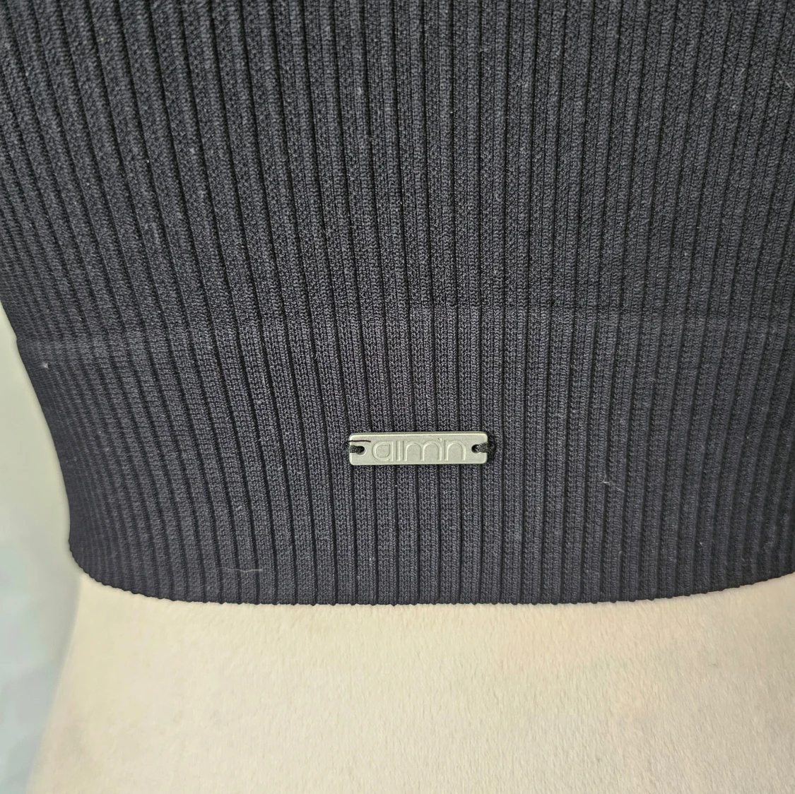 Svart ribbad croppad topp från amn - 93