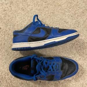 Nike dunk - Använda men inte så farligt slitna. Använder ej sneakers längre därför säljer jag dom.