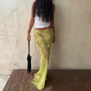 Rat & Boa Skirt - selger dette kule rat and boa skjørte.  selges da det ikke brukes like mye som ønsket  har knyting i livet så passer en xxs-liten m 