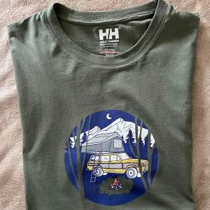 Helt ny Helly Hansen T-shirt storlek L/L