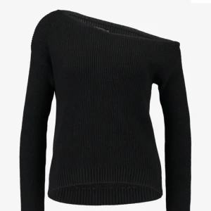 off shoulder tröja  - Svart off shoulder tröja från even & odd 😇 säljer då den inte längre kommer till användning 