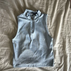 Topp - Topp som jag köpte i för stor storlek och inte använt mer än något enstaka tillfälle. 