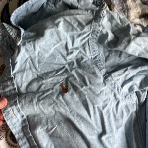 Jag säljer nu min Ralph lauren skjorta den har väldigt bra skick kan dock behövas strykas!! //hör av er om ni har minsta fundering  - Laidback