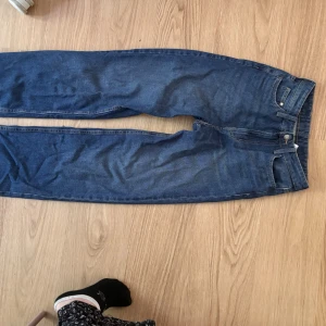 H&M jeans - Aldrig använda 
