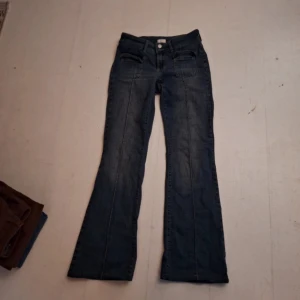 Lågmidjade bootcut Jeans  - Lågmidjade bootcut jeans från Nelly st s 