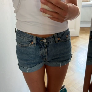 Jeans shorts  - Snygga, midja-35 cm.