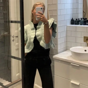 Zara topp - Supersöt grön kofta från zara💗säljer då den inte kommer till användning🌸stl S😍