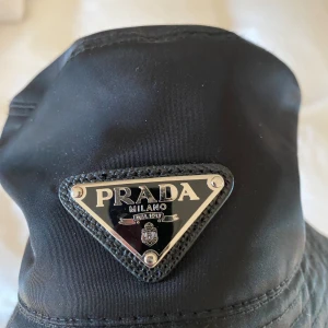 Prada hat - Skick: 9,5/10 knappt använd. Pm för mer info🙌🏼  Skambud undanbedes