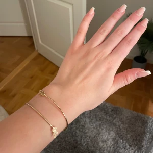 Justerbart armband  - Så fint justerbart armband i nyskick 💗 perfekt till våren 🌸