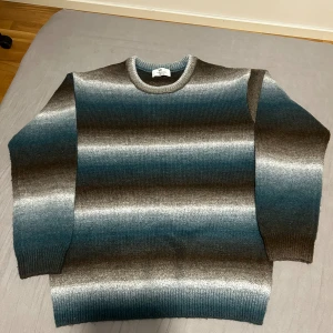 Superfin tröja  - En barn tröja som är helt nytt och sitter jätte fint. Den är jätte mysig och varm. Storlek 146/152.