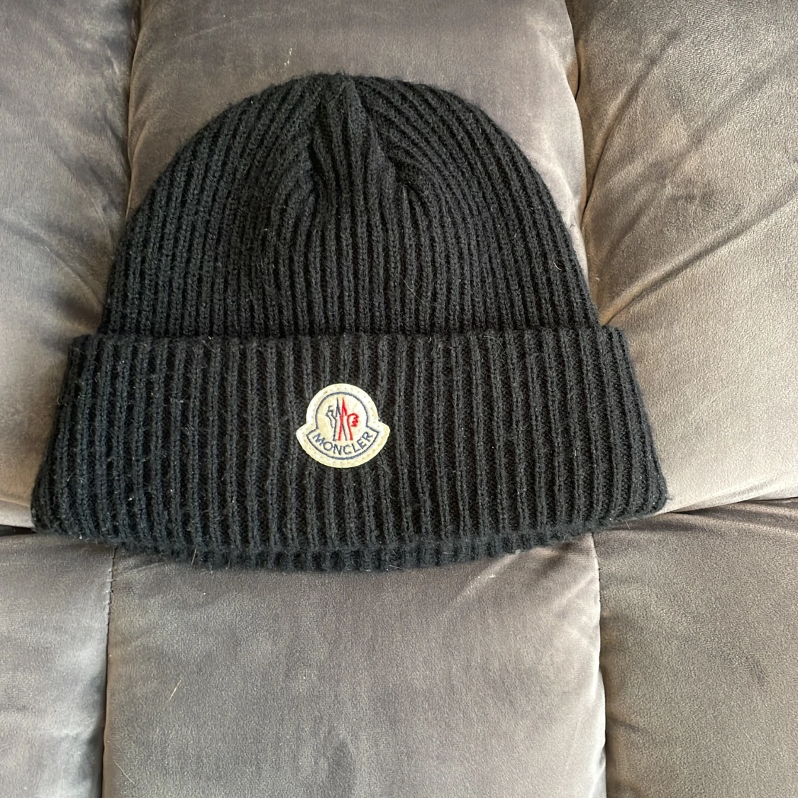 Moncler mössa/svart