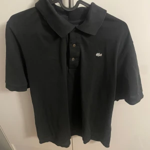 Lacoste piké  - Bra skick, hör av dig vid funderingar 